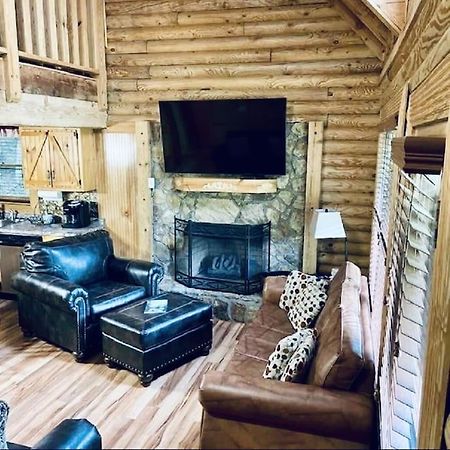 Rustic Black Bear Cabin Pigeon Forge Exterior photo